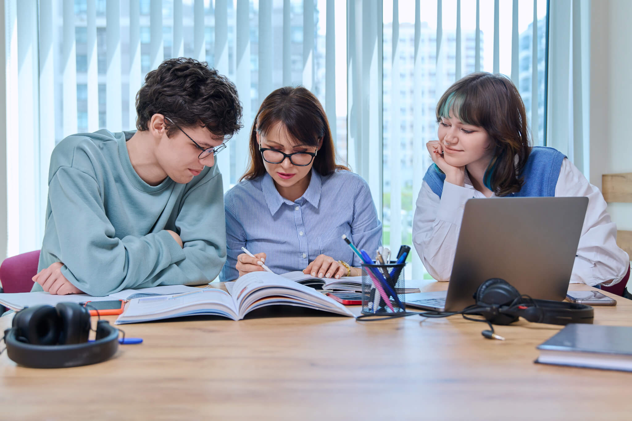 college-students-with-teacher